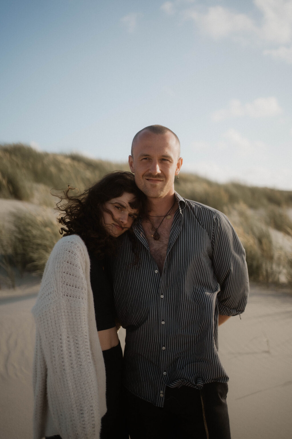 Galerie Ein Paar am Strand bei einem Paarshooting