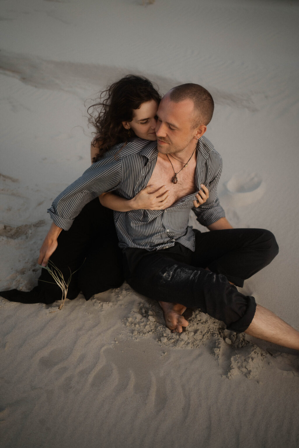 Galerie Ein Paar am Strand bei einem Paarshooting