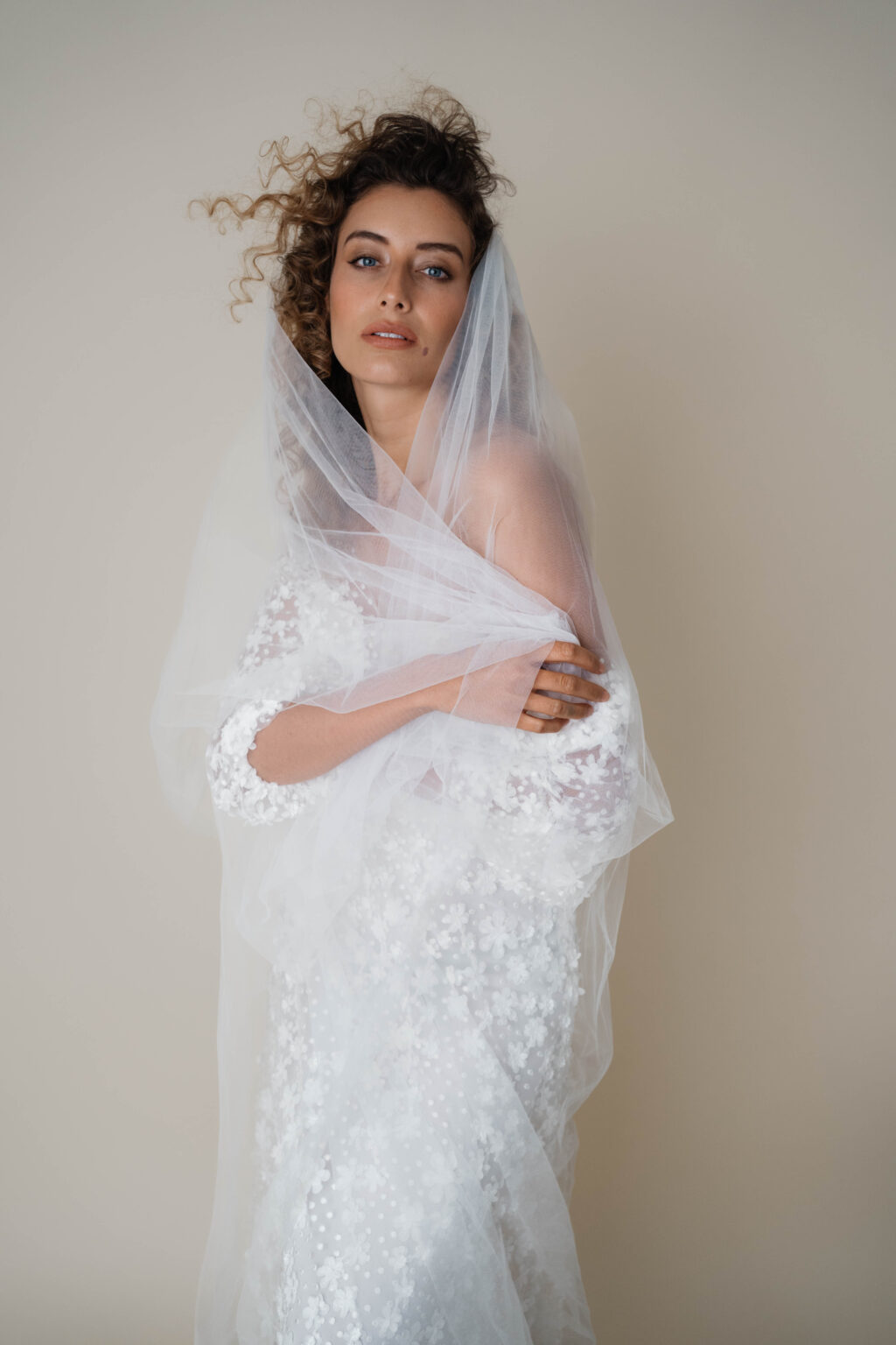 Galerie Bridal Shoot Hochzeitsfotografie Braut im Brautkleid im Studio