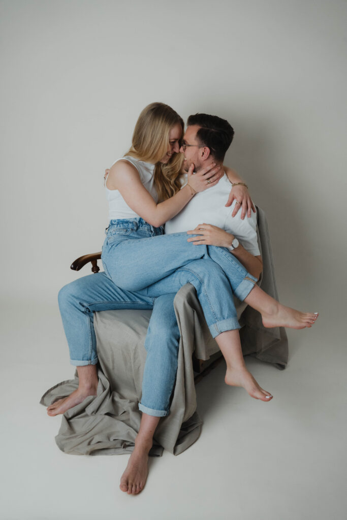 Galerie Junges Paar im Studio Paarfotografie Familienfotografie