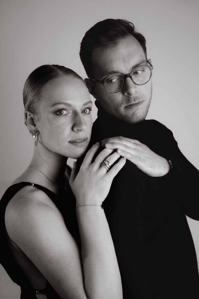 Fotografie von einem Hochzeitspaar im Studio luxuriös elegant in Berlin