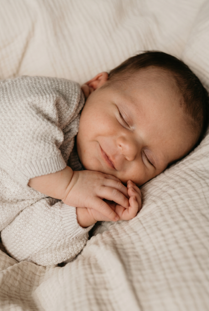 schlafendes neugeborenes Baby