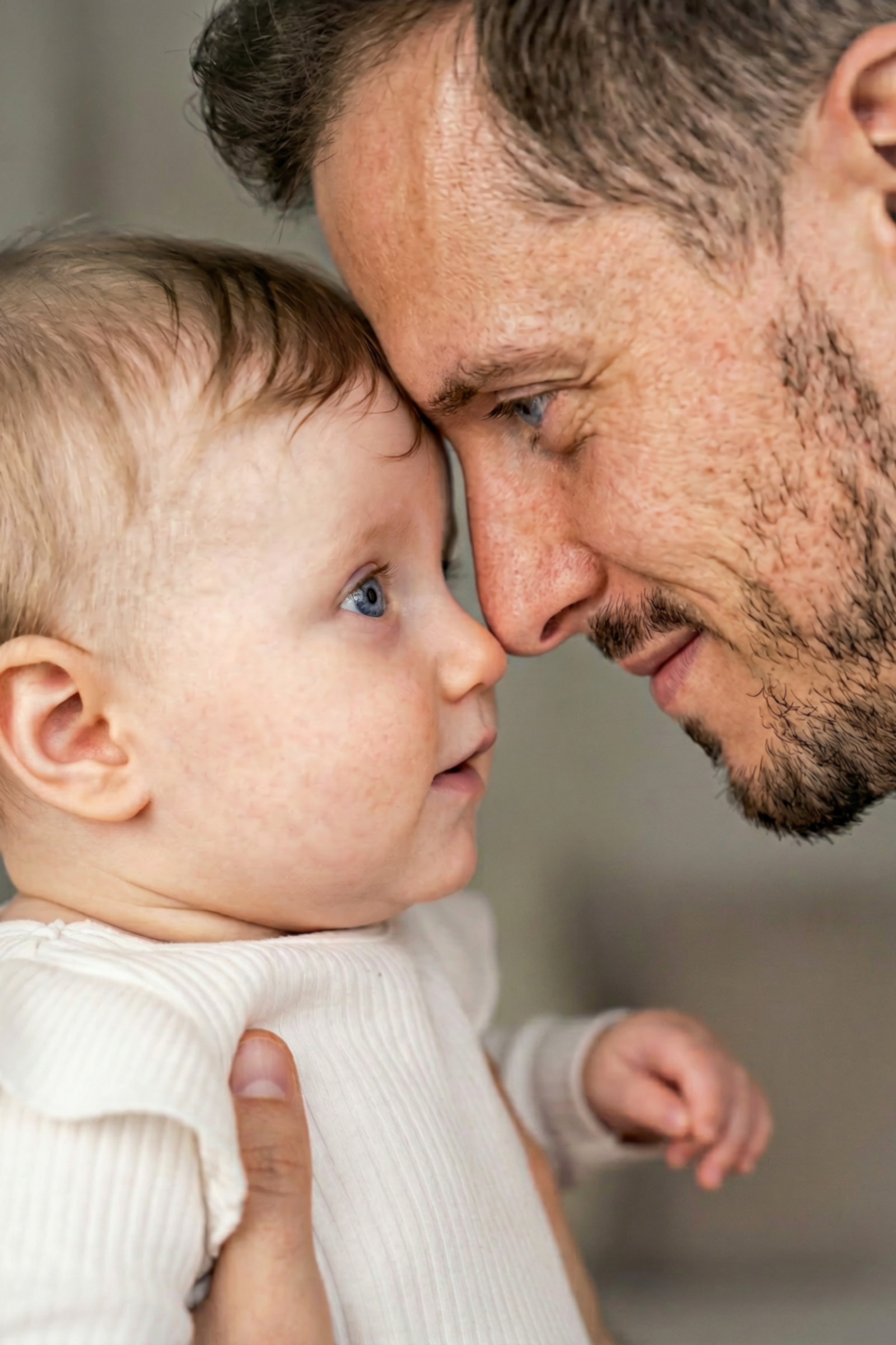 Vater und Baby