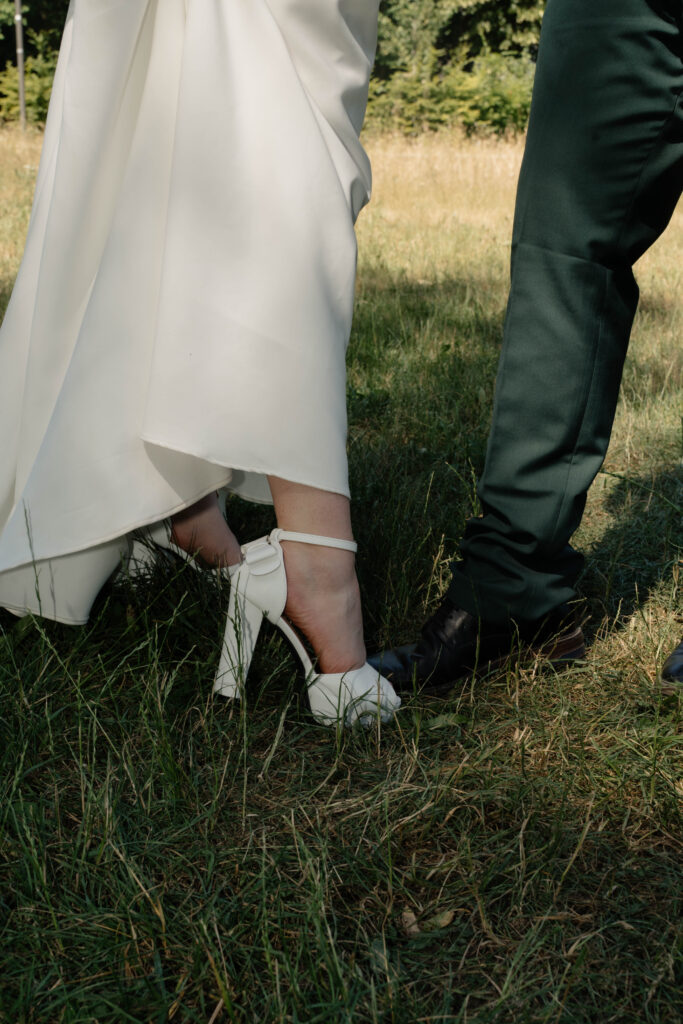 Nahaufnahme Schuhe Brautpaar